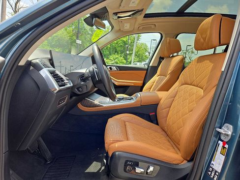 Used 2025 BMW X7 xDrive40i w/ Parking Assistance Package AWD/4WD image 13
