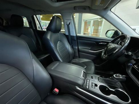 Used 2021 Toyota Highlander XLE image 29