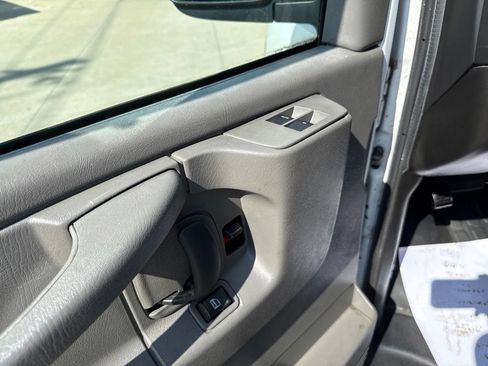 Used 2014 Chevrolet Express 1500 RWD image 22
