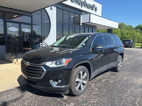 Used 2021 Chevrolet Traverse LT w/ LT Premium Package AWD/4WD image 2