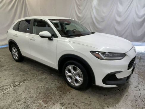 Used 2023 Honda HR-V LX image 2