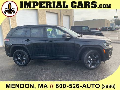 New 2025 Jeep Grand Cherokee Limited w/ Black Appearance Package image 16