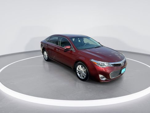 Used 2013 Toyota Avalon XLE image 2