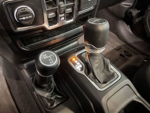 Used 2022 Jeep Gladiator Sport image 16