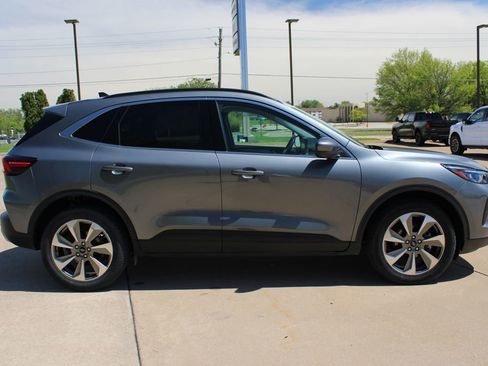 Used 2024 Ford Escape Platinum AWD/4WD image 4