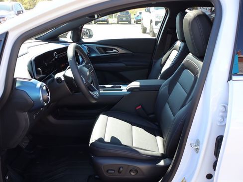 New 2026 Chevrolet Equinox EV LT image 10