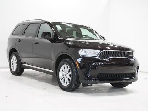 Used 2024 Dodge Durango SXT w/ 3rd Row Seating Group AWD/4WD image 4