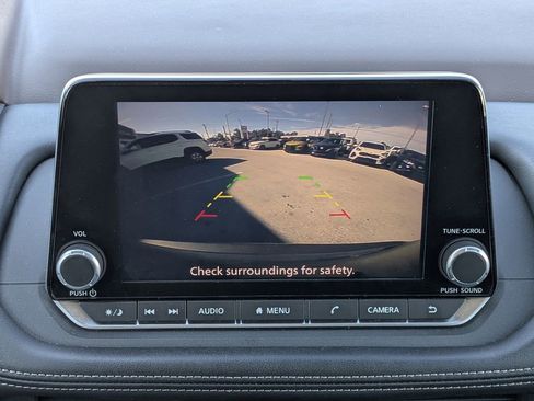 Used 2023 Nissan Rogue SV image 31