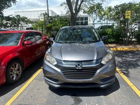 Used 2018 Honda HR-V LX image 2