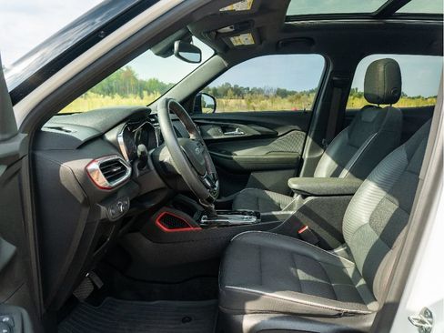 Used 2021 Chevrolet TrailBlazer RS w/ Sun and Liftgate Package FWD image 12
