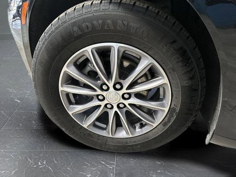 Used 2022 Buick Enclave Essence image 31