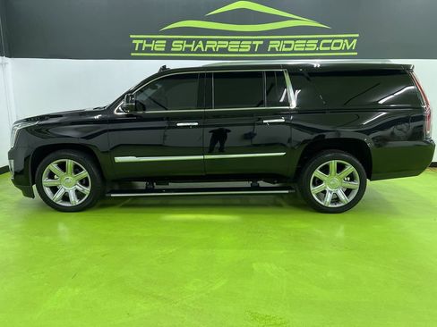 Used 2018 Cadillac Escalade ESV Premium Luxury AWD/4WD image 6