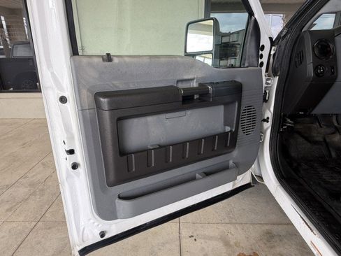 Used 2015 Ford F550 2WD Crew Cab Super Duty image 14