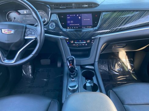 Used 2024 Cadillac XT6 Premium Luxury FWD image 11