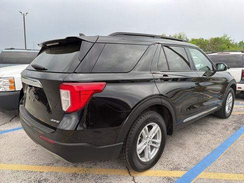Used 2024 Ford Explorer XLT w/ Equipment Group 202A image 5
