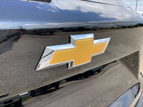 Used 2025 Chevrolet Trax LT FWD image 26