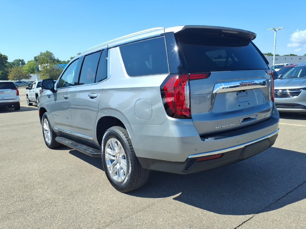 Used 2023 GMC Yukon SLT AWD/4WD image 7