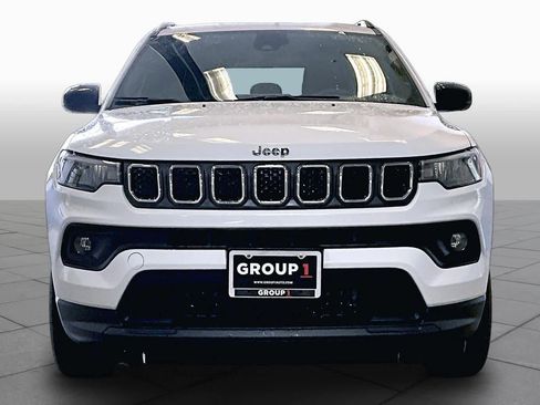 Used 2024 Jeep Compass Latitude AWD/4WD image 4