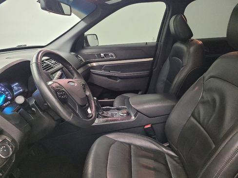 Used 2018 Ford Explorer XLT w/ Equipment Group 202A AWD/4WD image 17