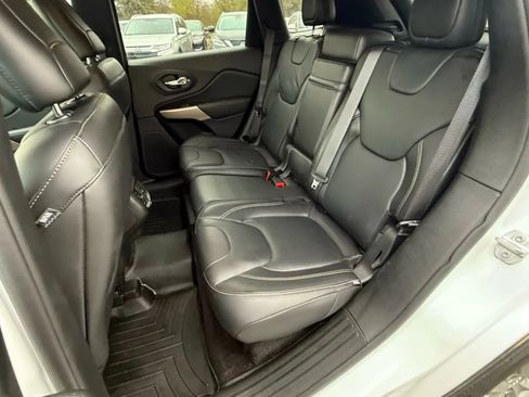 Used 2018 Jeep Cherokee Limited image 19