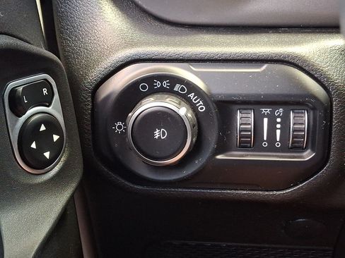 Used 2020 Jeep Wrangler Sport AWD/4WD image 22