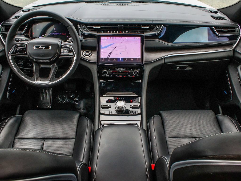 Used 2023 Jeep Grand Cherokee Overland w/ Luxury Tech Group IV AWD/4WD image 38