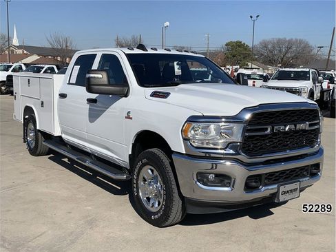 Used 2024 RAM 2500 Tradesman w/ Chrome Appearance Group AWD/4WD image 3