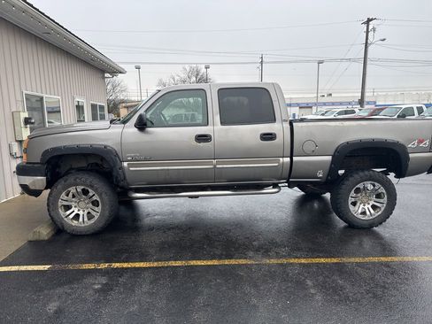 Used 2007 Chevrolet Silverado 2500 LT w/ Heavy-Duty Power Package image 2