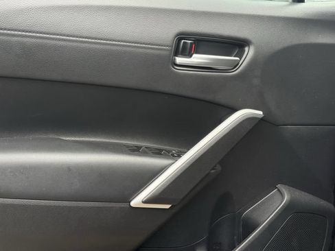 Used 2025 Toyota Corolla Cross XLE FWD image 23