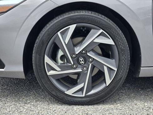 Used 2025 Hyundai Elantra Limited FWD image 10