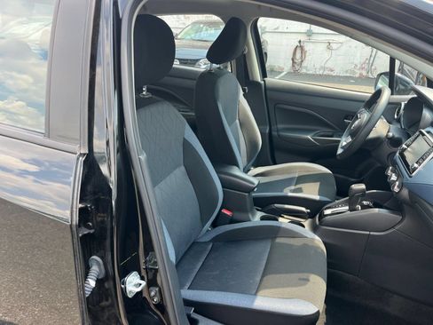 Used 2025 Nissan Versa SV FWD image 30