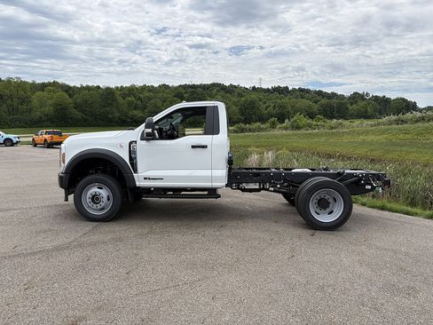 New 2026 Ford F550 4x4 Regular Cab Super Duty image 2