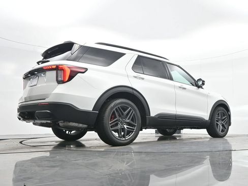 New 2026 Ford Explorer ST-Line w/ ST-Line Street Pack RWD image 39