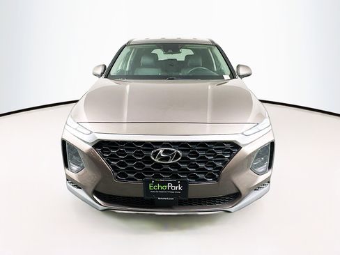 Used 2019 Hyundai Santa Fe SE image 2