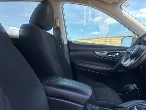 Used 2020 Nissan Rogue SV FWD image 24