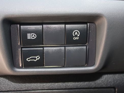 Used 2023 Toyota Highlander XLE AWD/4WD image 28