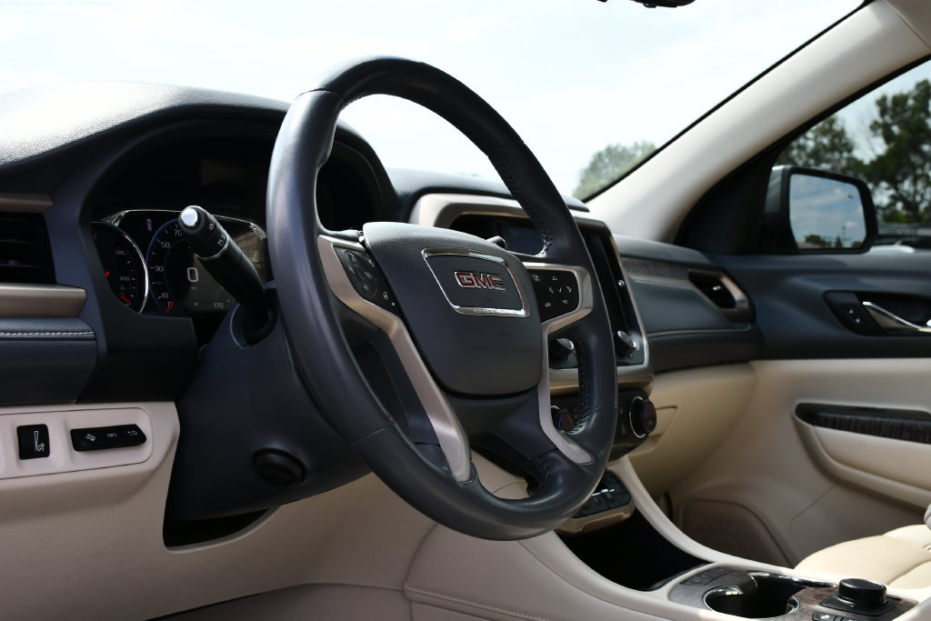 Used 2021 GMC Acadia Denali w/ Denali Technology Package FWD image 14