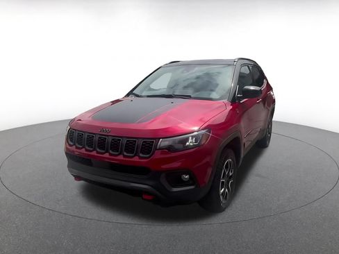 Used 2025 Jeep Compass Trailhawk AWD/4WD image 6
