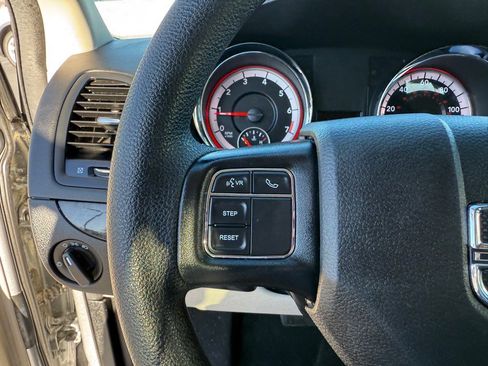 Used 2019 Dodge Grand Caravan SE w/ UConnect Hands-Free Group image 23