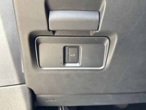 Certified 2025 Land Rover Range Rover Evoque S image 31