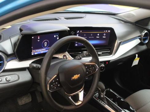 Used 2025 Chevrolet Trax LT w/ Driver Confidence Package FWD image 14