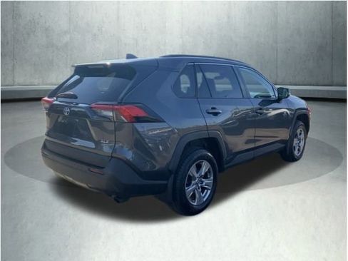 Used 2022 Toyota RAV4 XLE w/ Convenience Package image 6