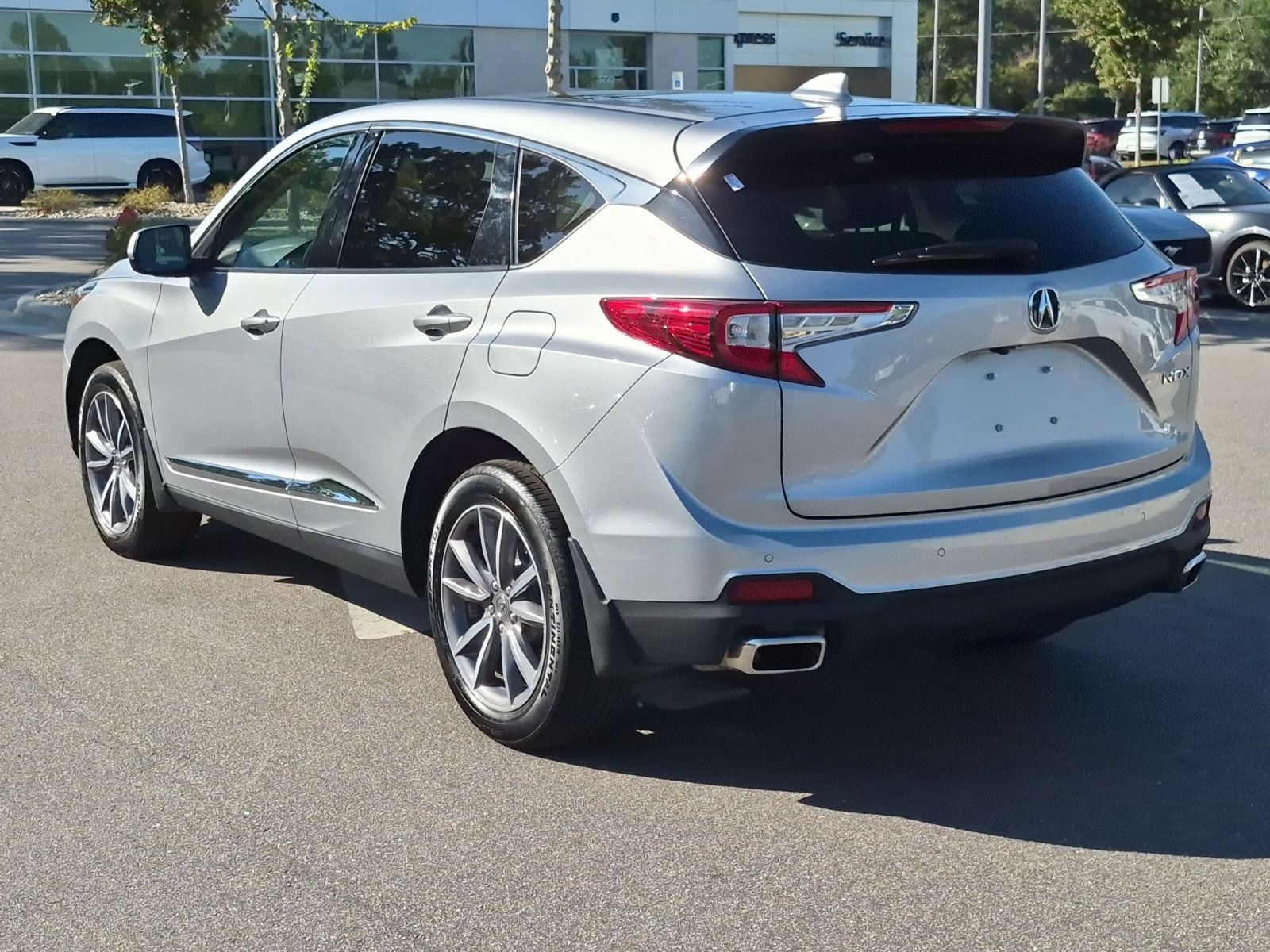 Used 2023 Acura RDX w/ Technology Package FWD image 5
