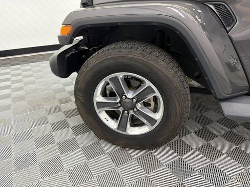 Used 2018 Jeep Wrangler Unlimited Sahara AWD/4WD image 12