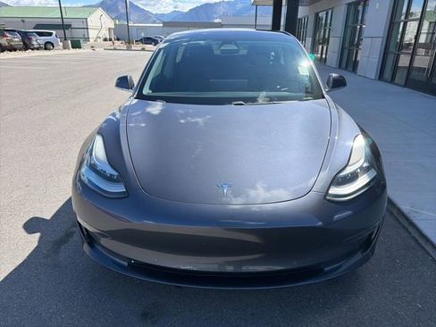 Used 2018 Tesla Model 3 Mid Range image 2