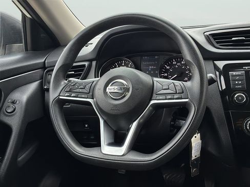 Used 2018 Nissan Rogue S image 17