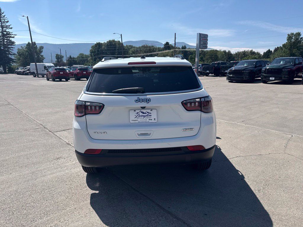 Used 2024 Jeep Compass Latitude AWD/4WD image 4