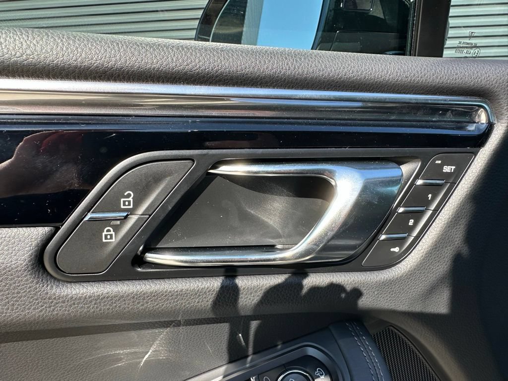 Certified 2026 Porsche Macan AWD/4WD image 18