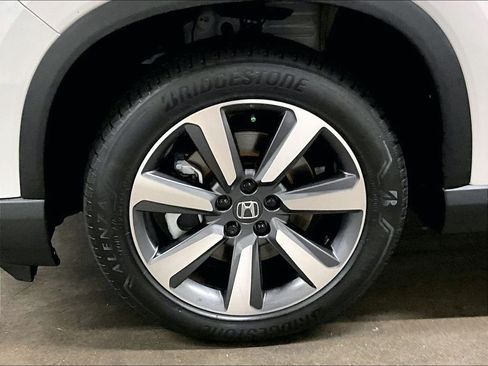 Used 2024 Honda Pilot Touring image 7
