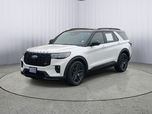 Used 2025 Ford Explorer ST w/ Sun And Sound Package image 8